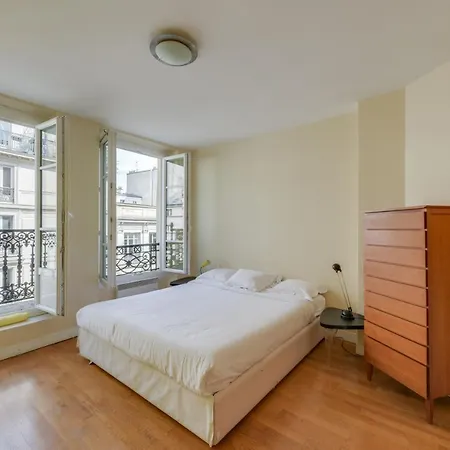 Chatelet, Rue Saint Denis 25 - Id 308